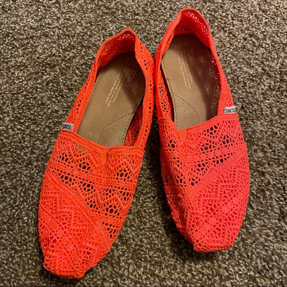 Toms coral lace slip on shoes